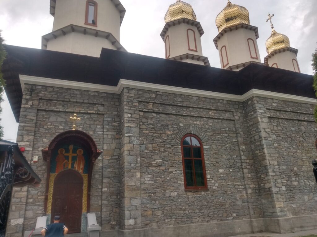 Sărbătoare pentru Parohia Bisericii „Sfinţii Arhangheli Mihail și Gavril” din Poiana Teiului