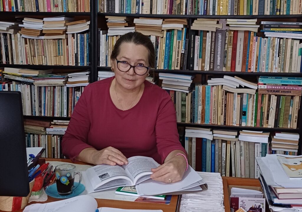 Cine sunt redactorii noştri: MARIANA CĂLINESCU. Autoprezentare