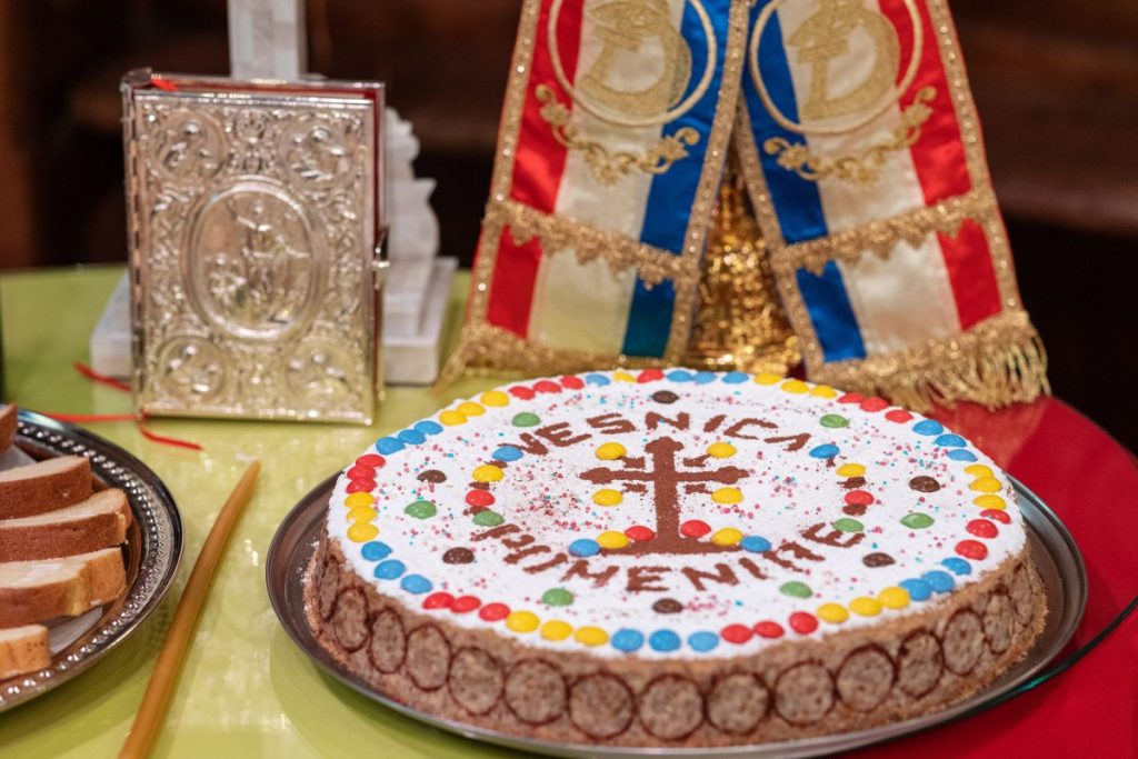 MOȘII DE IARNĂ – COMUNIUNEA IUBIRII DINTRE CEI VII ȘI CEI ADORMIȚI